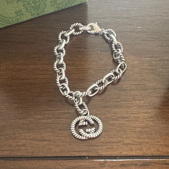Gucci Silver-Tone Rope Link Bracelet with Interlocking G Charm - Picture 3 of 7